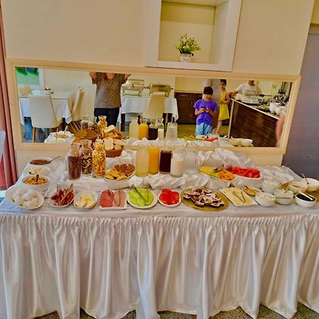 Hotel Argo Batumi Luaran gambar