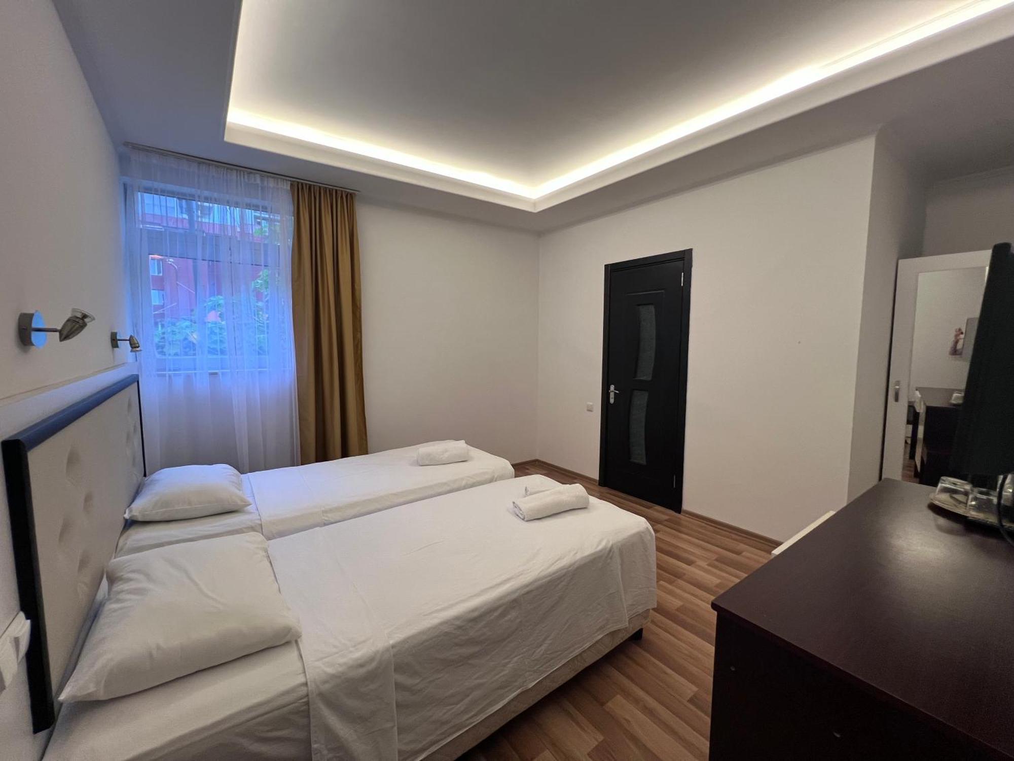 Hotel Argo Batumi Luaran gambar