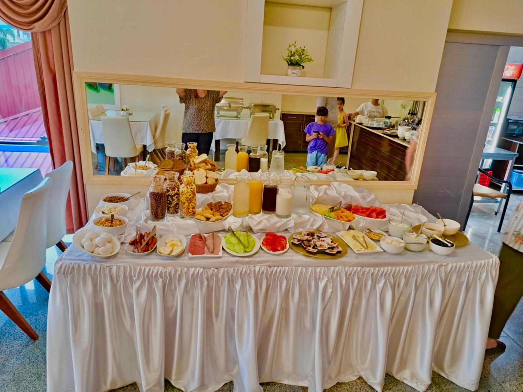 Hotel Argo Batumi Luaran gambar